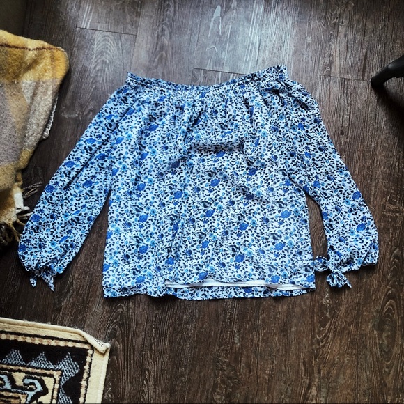 Kenzie off the shoulder top, M - Picture 4 of 4